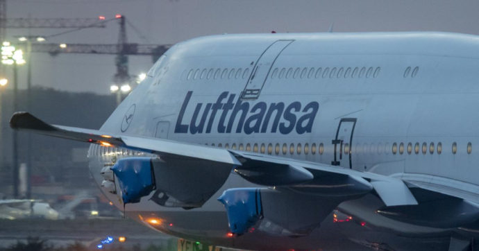 Lufthansa cancellerà 2200 voli per mancanza di personale: “Positivi al Covid”. Sciopero delle low cost il 25 giugno