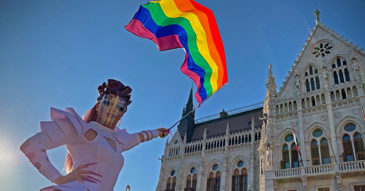 l avvocata generale della corte ue la legge anti lgbtq dell ungheria viola i trattati a budapest vietato il pride