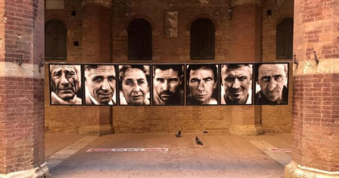 Copertina di Senza il Palio di Siena, gli “assassini” tornano in  Piazza del Campo grazie a Marco Delogu