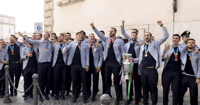 Euro 2020, Mattarella conferisce onorificenze agli Azzurri vincitori: il ct Mancini e il capo della Figc Gravina nominati Grandi ufficiali