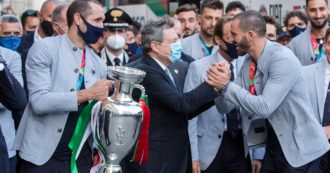 Copertina di Breve la vita felice degli eroi di Wembley, usati come testimonial dalla politica