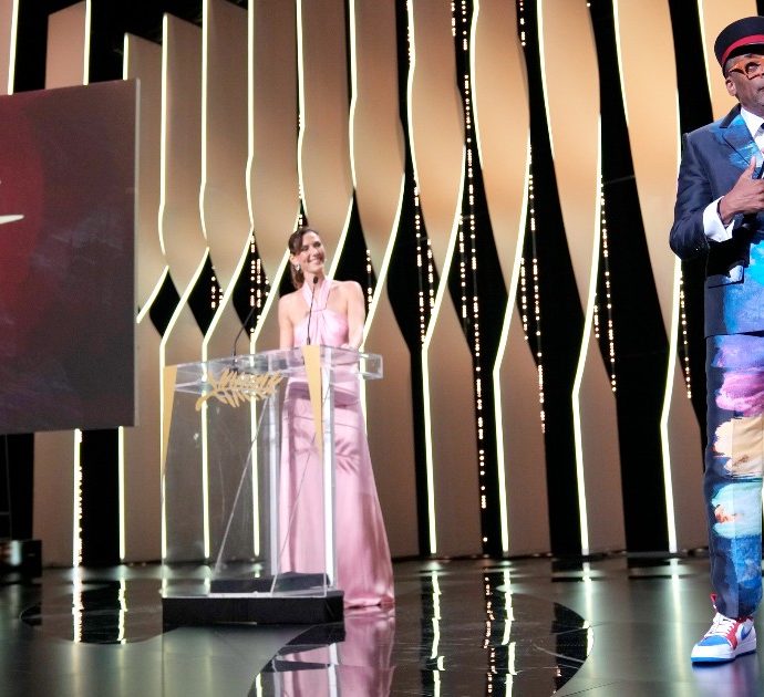 Festival di Cannes, Titane di Julia Ducournau vince la Palma d’oro. Con il “pasticcio” di Spike Lee che lo annuncia a inizio cerimonia