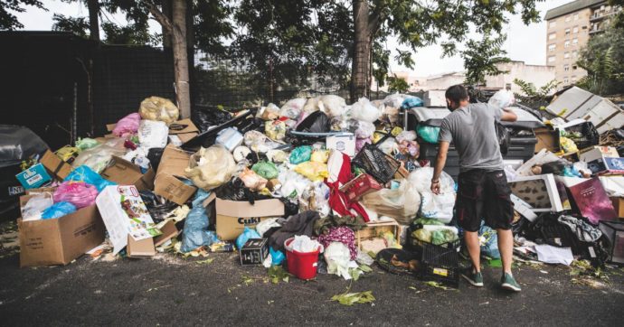 Lazio, turismo sul litorale rovinato dai rifiuti. I sindaci: “La Regione non ci dà gli impianti”