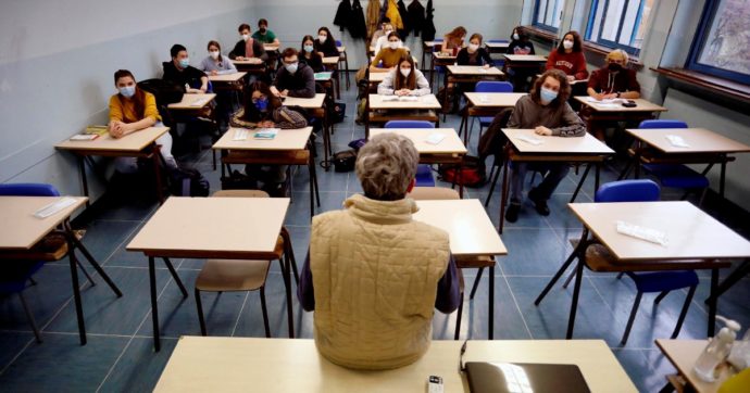 Vaccino anti-Covid, dalla Sicilia alla Liguria: “Il numero di docenti senza dosi è minore di quello riportato nel report di Figliuolo”