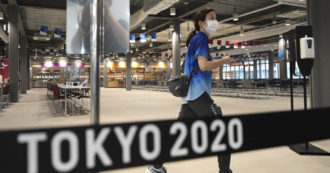 Copertina di Tokyo 2021, 3 positivi al Covid nella bolla del villaggio olimpico: oltre 50 in totale. Capo Team Italia: “Isterismi, non si torna indietro”