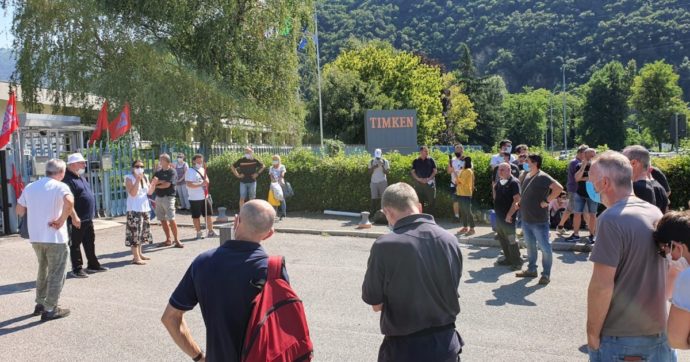 Brescia, la multinazionale Timken chiude lo stabilimento: 106 dipendenti in sciopero