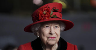 Copertina di “La Regina Elisabetta ci vietava di farlo”, ex capo dello staff della residenza reale rivela tutto