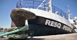 Copertina di Migranti, pronta a partire la nave di ResQ per il soccorso nel Mediterraneo. Colombo: “Salvare chi annega è un obbligo, non si può negoziare”