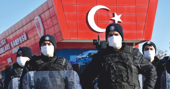 Copertina di Turchia, fine vendetta mai. Così Erdogan punisce i nemici