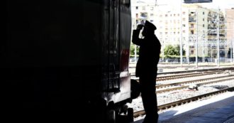 Copertina di Roma, 14enne muore travolta da un treno a Salone: stava attraversando i binari