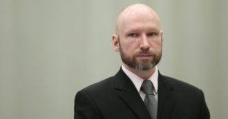 Anders Breivik, el terrorista de la masacre de Utoya pide libertad condicional.  Dio el saludo nazi en la corte
