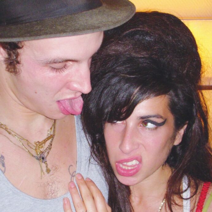 “Non sono responsabile della morte di Amy Winehouse. Lei ha sempre avuto libertà di scelta. Non ero io lo spacciatore”: parla l’ex marito Blake Fielder-Civil