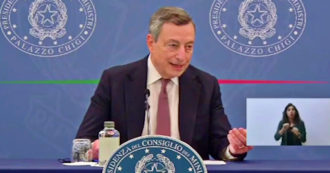 Copertina di Draghi: “L’appello a non vaccinarsi è l’appello a morire. Senza protezione si deve chiudere tutto di nuovo” – Video