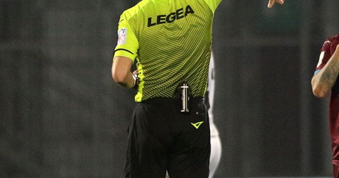 Rimborsi gonfiati: altri due arbitri di Serie A sospesi. Lo scandalo si allarga a un mese dall’inizio del campionato