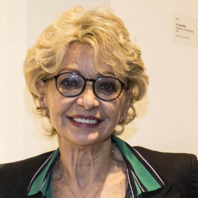 È morta Enrica Bonaccorti, regina di garbo, charme e di malinconia. Il successo in tv, i suoi quattro grandi amori, il legame speciale con Renato Zero e l’annuncio del tumore al pancreas