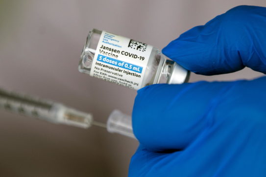 Covid, l’Ema ha iniziato a valutare la domanda di autorizzazione per il richiamo del vaccino Janssen (Johnson&Johnson)