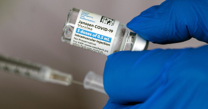 Covid, Johnson&Johnson annuncia: “Efficacia al 94% con la seconda dose di vaccino”
