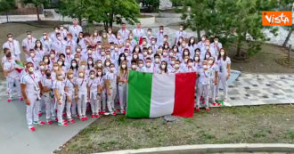 Copertina di Tokyo 2020, gli atleti italiani dedicano la canzone di buon compleanno a Sergio Mattarella: il videomessaggio