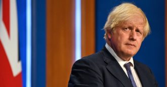 Copertina di Troppi in autoisolamento, il governo Johnson cede per non paralizzare economia britannica: ‘No quarantena, ma tamponi per alcuni settori’