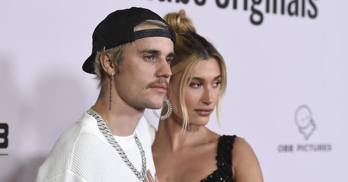 Justin Bieber annuncia: “Divento papà”, ma la moglie Hailey lo corregge. Ecco cos’è accaduto