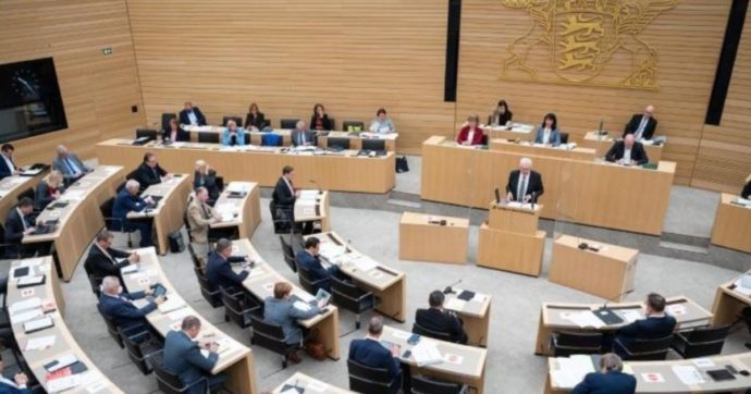 Germania, candidato di AfD eletto alla Corte Costituzionale di Stoccarda con i voti (segreti) di altri partiti: proteste, ma nessuno rivendica
