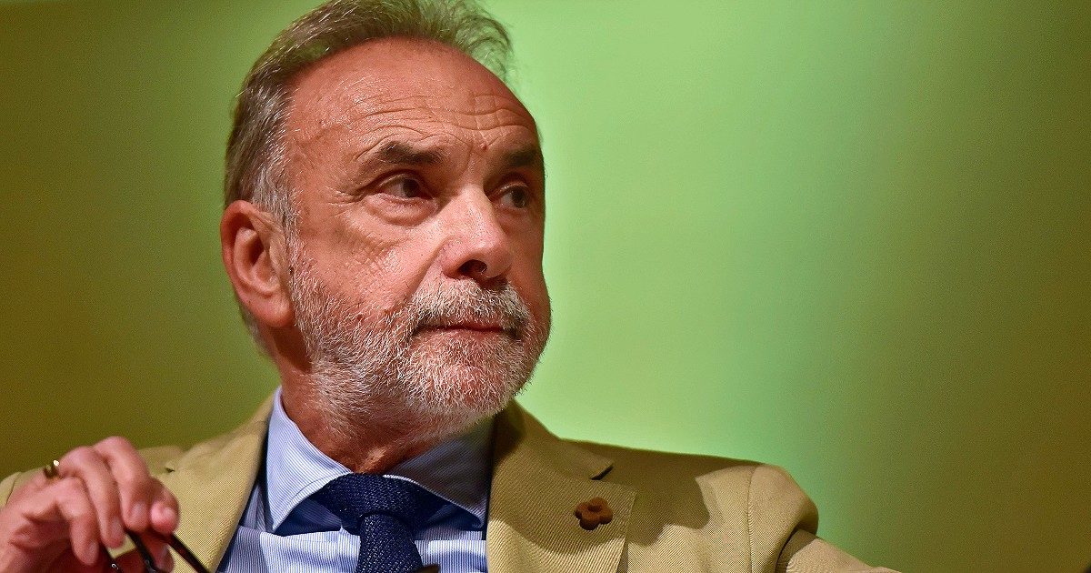 Covid, Remuzzi: “Vaccino per essere davvero protetti, ma un giorno si potrà guarire a casa”. Il punto sui farmaci antivirali: “Promettenti”