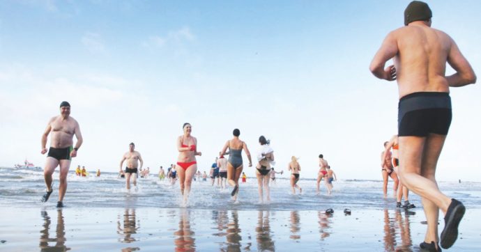 Copertina di Ho un gran dolore da gettare in fondo al mare. E poi risalgo