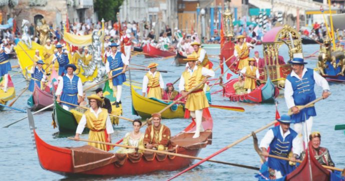 Copertina di Venezia, la Regata rema contro: donne premiate di meno