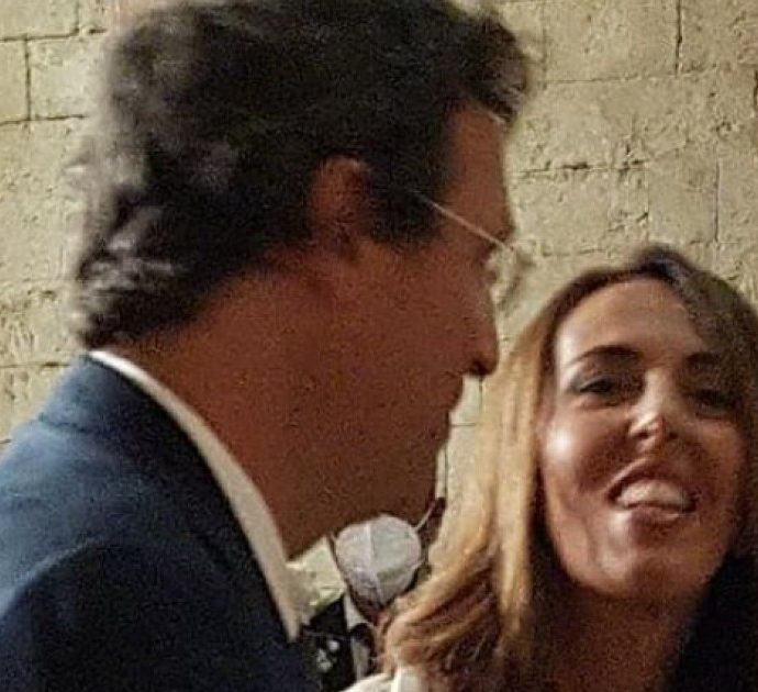 Alessandra Sardoni si è sposata, Enrico Mentana lo annuncia con una foto: “Un altro Royal Wedding”