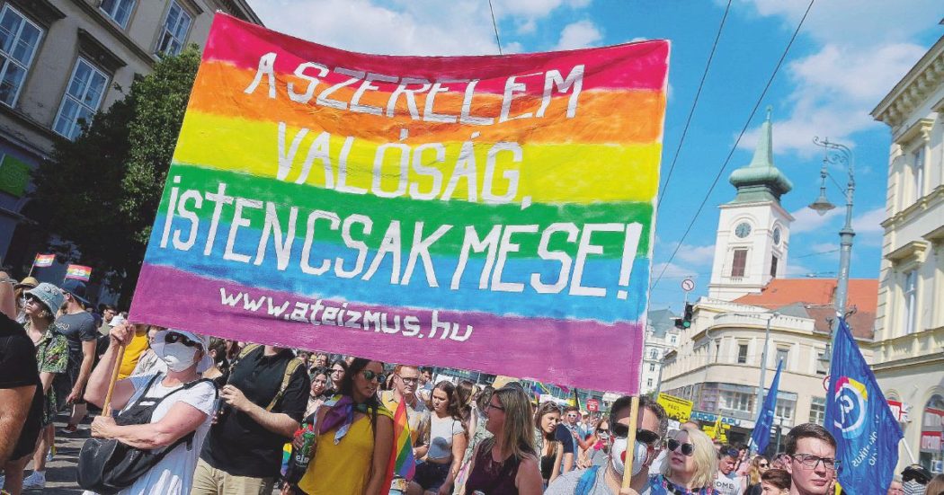 Ungheria, duro scontro con Bruxelles. Orbàn: “Attacco senza precedenti, non vogliamo la lobby Lgbtq nelle nostre scuole”