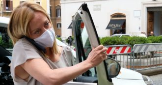 Copertina di Covid, dopo Salvini anche Giorgia Meloni si è vaccinata: la prima dose allo Spallanzani a Roma