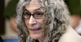 Copertina di Morto Rodney Alcala, il serial killer più sanguinario della storia americana: ha torturato e ucciso almeno 130 donne, doveva essere giustiziato