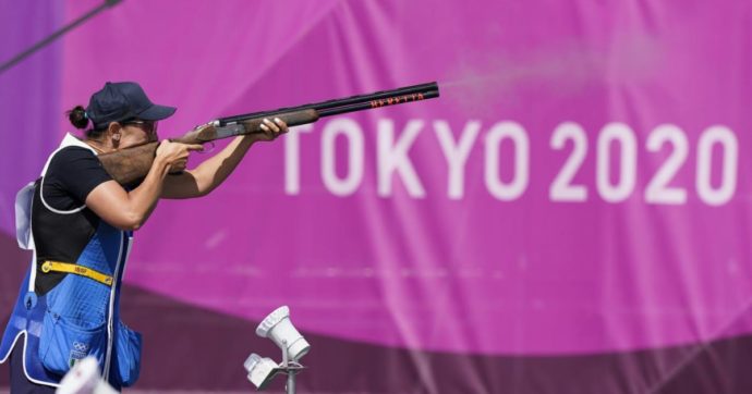 Olimpiadi di Tokyo, tiro a volo: Diana Bacosi vince la medaglia d’argento. “Dedicata a tutti gli italiani che hanno sofferto per la pandemia”
