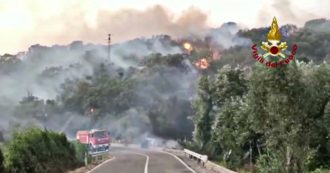 Copertina di Rogo nell’Oristanese, la Sardegna continua a bruciare: allerta per la rotazione dei venti