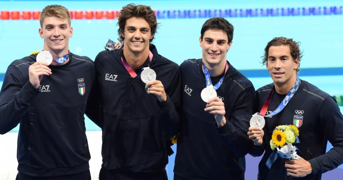Olimpiadi Tokyo, argento storico per l’Italia nella 4×100 stile libero: è la prima volta. Bronzo per Martinenghi nei 100 rana – Cronaca della notte