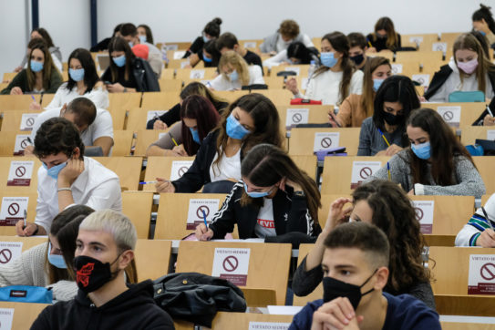 Gender gap: l’Italia sopra la media Ue per presenza di donne nella ricerca, ma la parità crolla nei posti di potere