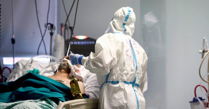 Coronavirus, i dati: 7.260 nuovi casi e 55 morti nelle ultime 24 ore. Positività al 3,5%. In aumento ricoveri e terapie intensive