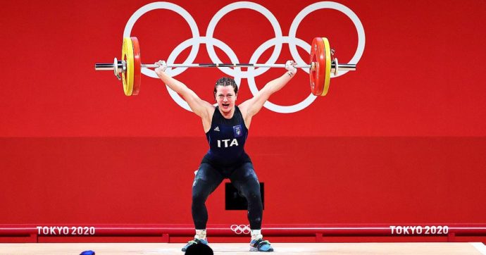 Giorgia Bordignon argento nel sollevamento pesi a Tokyo 2021: doppio nuovo  record nazionale e medaglia inattesa per la varesina - Il Fatto Quotidiano