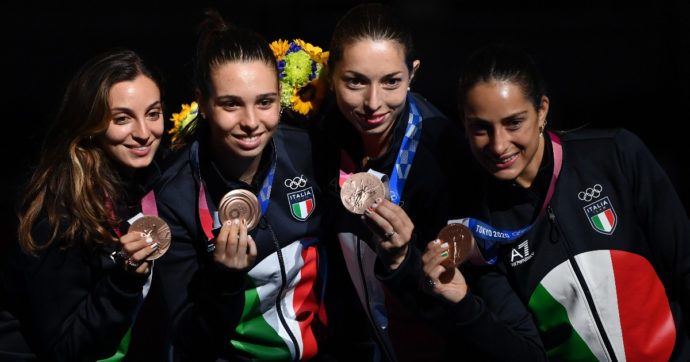 Olimpiadi di Tokyo, bronzo della squadra di spada femminile: Fiamingo, Navarria, Isola e Santuccio battono la Cina