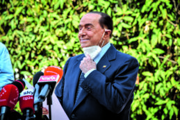 Copertina di “Silvio Berlusconi ha una splendida collezione di farfalle, ha portato me e Giorgia Meloni in giro per la villa guidando come un pazzo”: il racconto di Ignazio La Russa