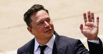 Copertina di Elon Musk conferma che la spunta blu sarà a pagamento: “8 dollari al mese, potere al popolo”