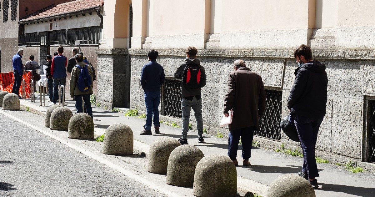 Con il Covid ricchezza più concentrata nelle mani di pochi italiani. Oxfam: “La maggioranza non fa nulla per la giustizia sociale. Il governo elimini almeno la flat tax e fermi la deregulation dei contratti”