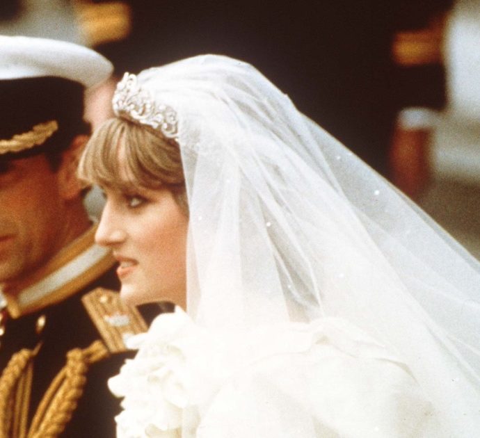 “La regina Elisabetta avrebbe voluto che Diana sposasse il principe Andrea anziché Carlo”