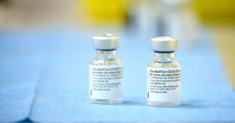 Oxfam: “Vaccini Pfizer e Moderna venduti a prezzi fino a 24 volte il costo. Anche se hanno avuto 8 miliardi di finanziamenti pubblici”