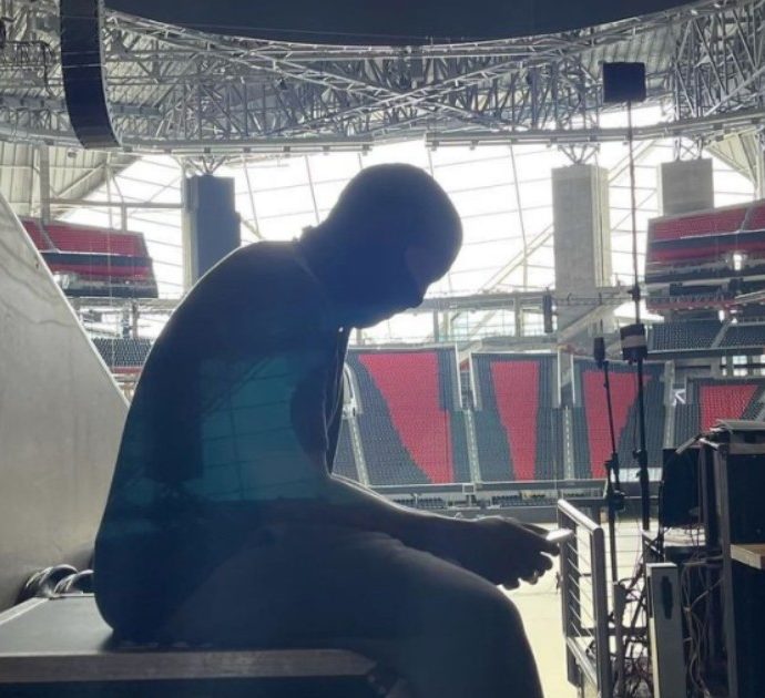 Kanye West si è rinchiuso da giorni nello stadio di Atlanta: ecco perché