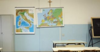 Copertina di Piacenza, docente di religione ai domiciliari. “Inviava video porno agli studenti minorenni”