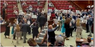 Copertina di No Green Pass, Fratelli d’Italia occupa la Camera. La reazione dai banchi del Pd: “Buffoni, fascisti” e “vergognatevi, la gente muore”