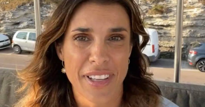 Elisabetta Canalis nella polemica per lo spot San Benedetto: “Un invito a saltare la colazione”, “Fatti un favore, non fare più pubblicità”