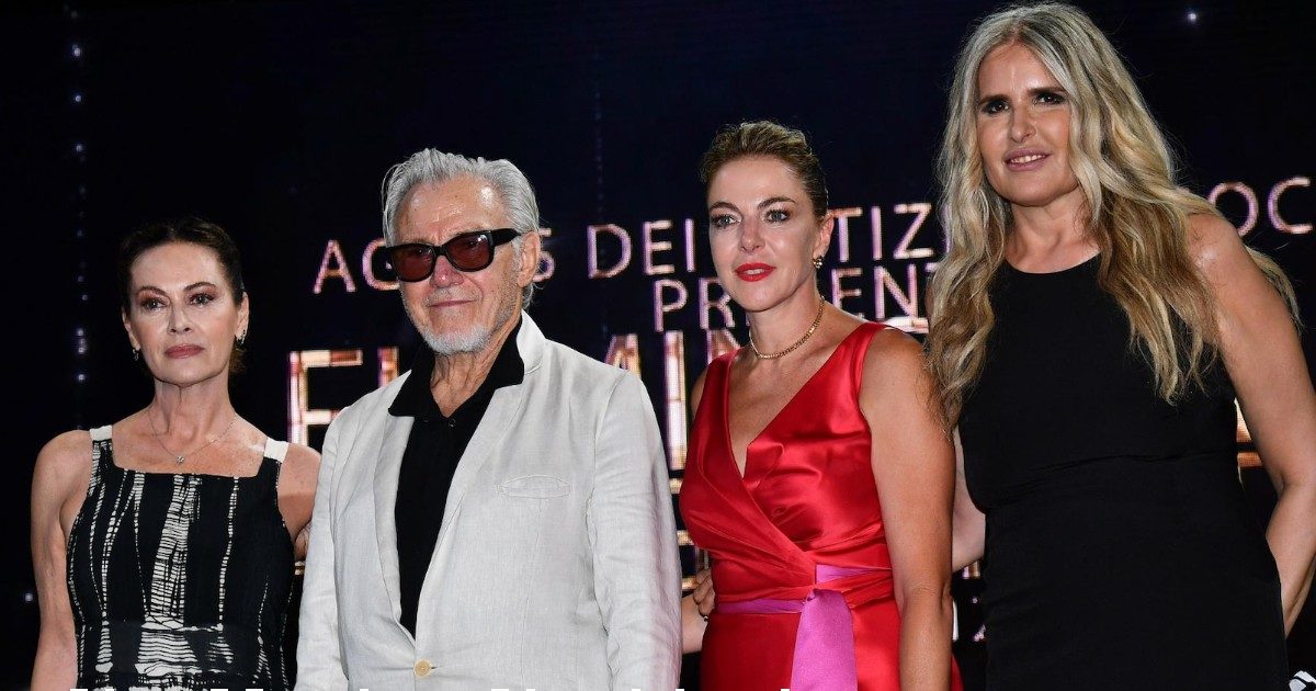 Al festival dei vip “c’è un positivo che non risponde al telefono”: se il lussuoso resort diventa un possibile focolaio