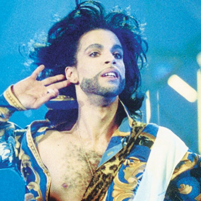 Prince a dieci anni dalla morte rimane un eroe dal talento unico. Si prese a sputi con Sinead O’ Connor, a Madonna e Springsteen vietò l’uso del suo bagno